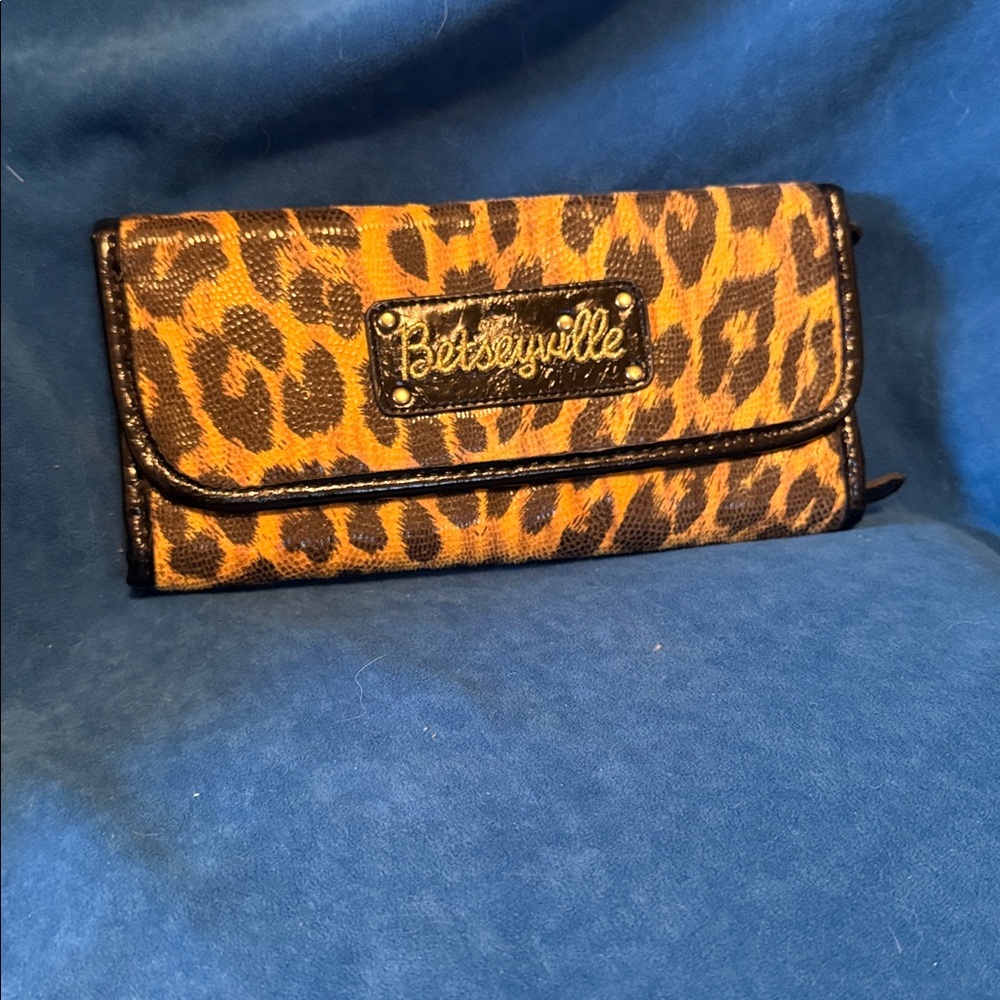 Betseyville Leopard Print cosmetic case